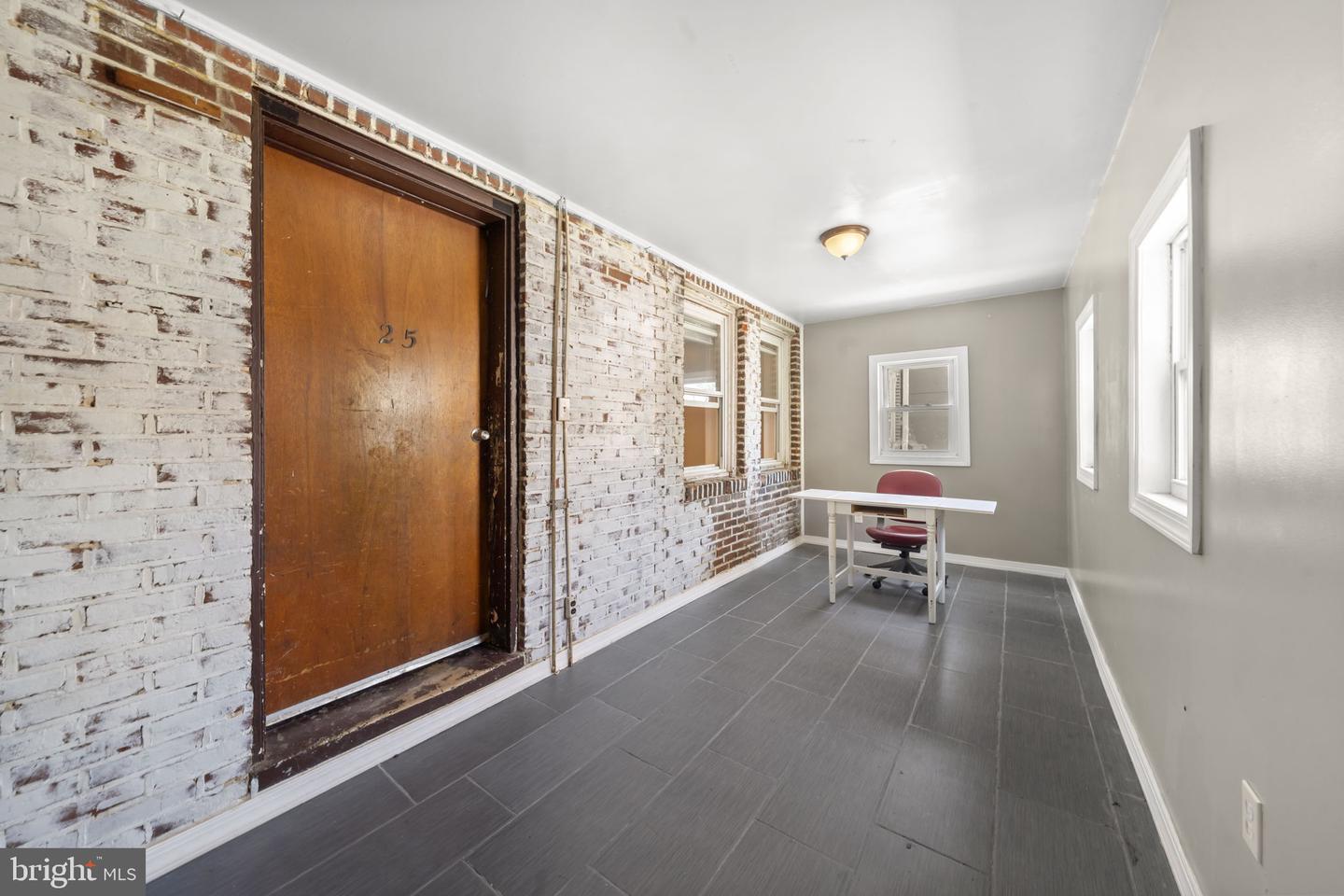 1125 Remington St Property Photo 6