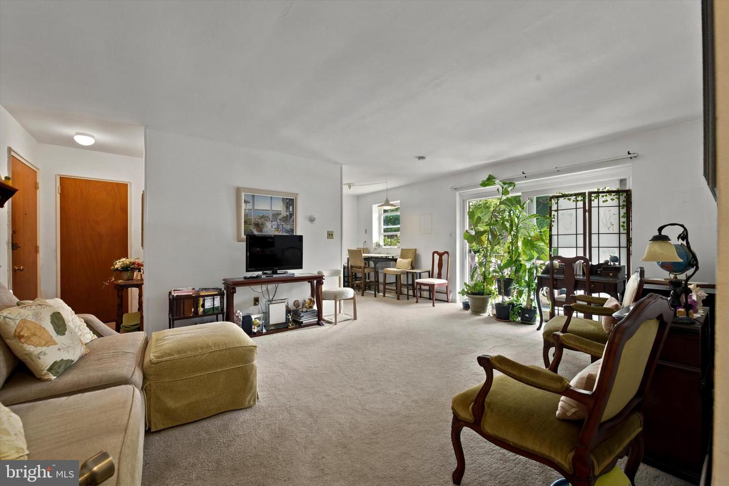 412 N Wayne Ave #208 Property Photo 4