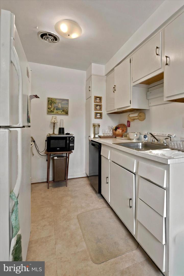 412 N Wayne Ave #208 Property Photo 11