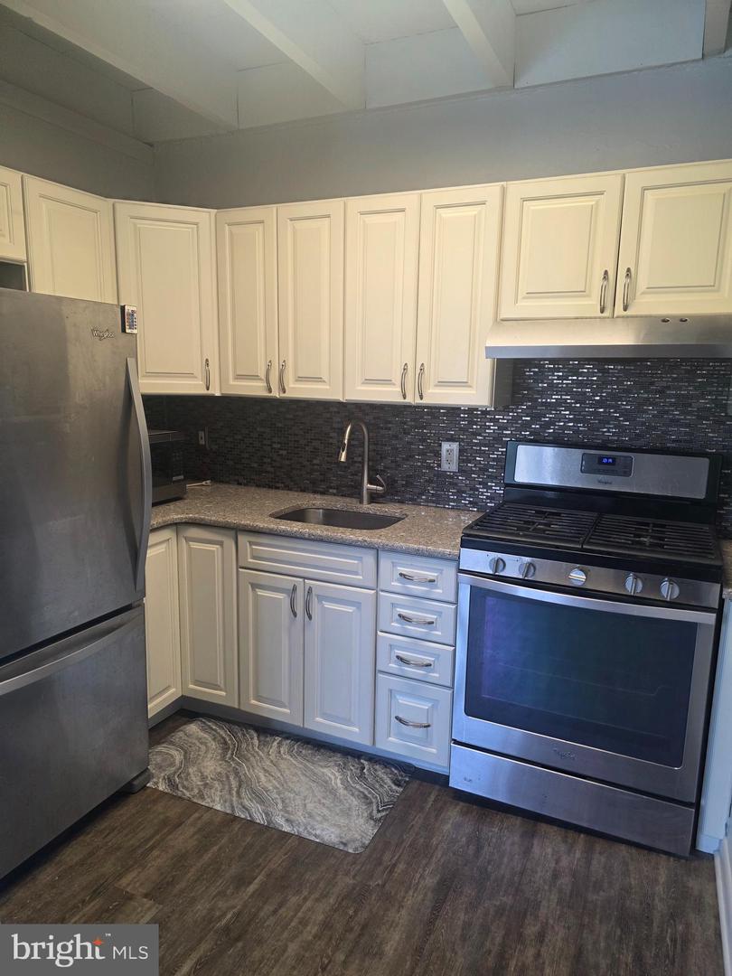 100 E Glenolden Ave #r-12 Property Photo 2