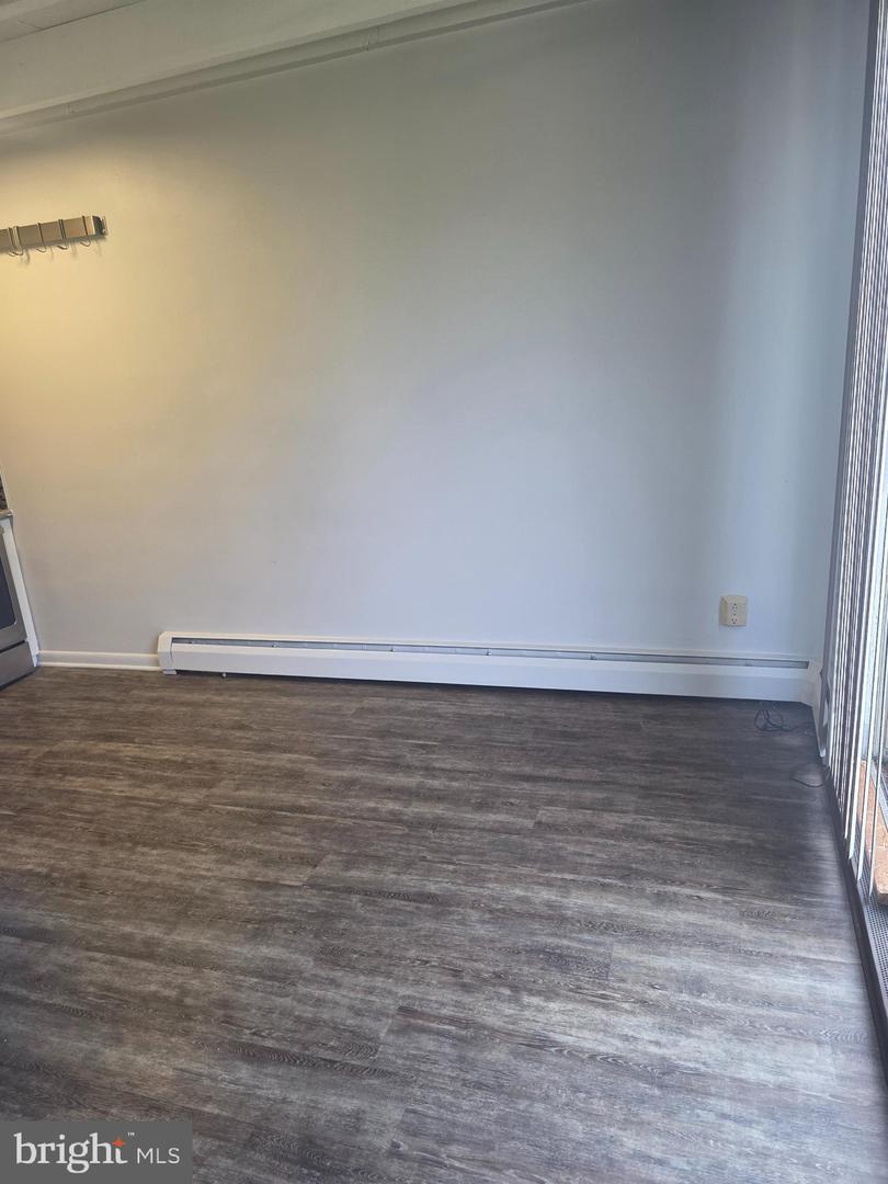 100 E Glenolden Ave #r-12 Property Photo 3