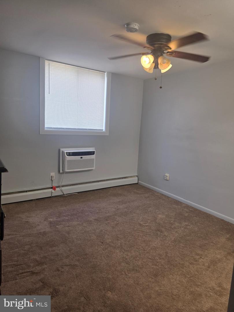 100 E Glenolden Ave #r-12 Property Photo 4