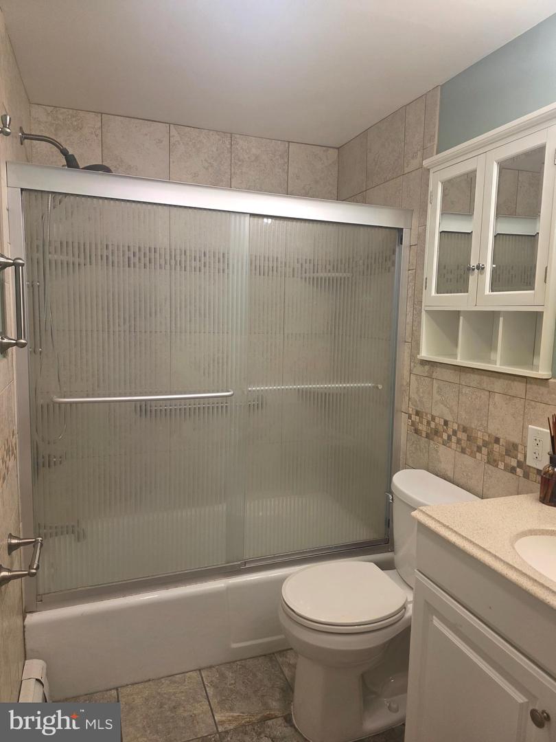 100 E Glenolden Ave #r-12 Property Photo 5