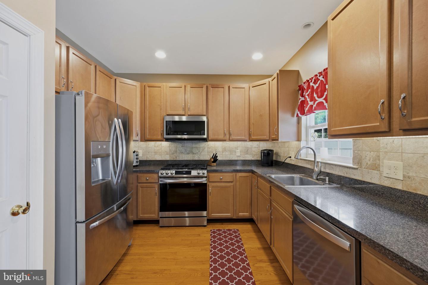 53 Hoag Ln Property Photo 8