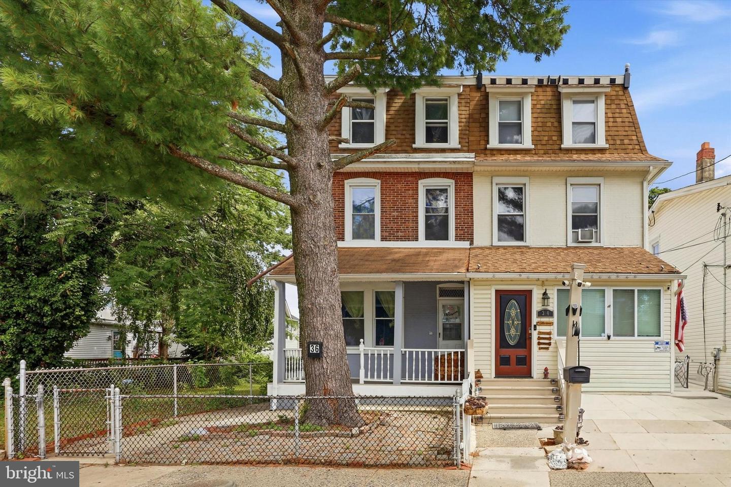 36 E Washington Ave Property Photo 1