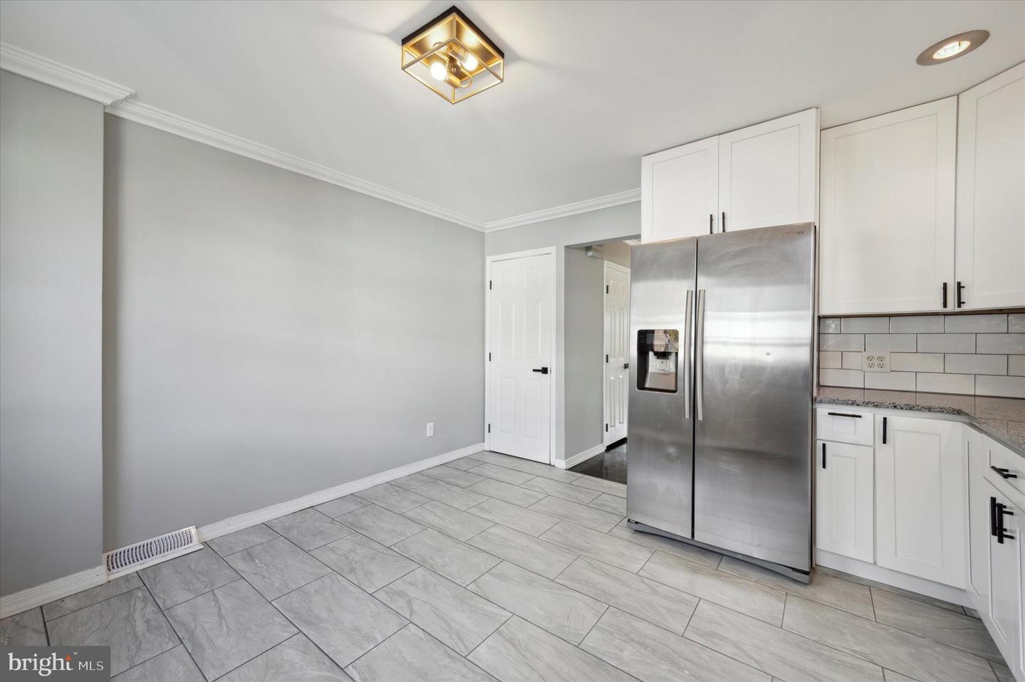 725 Mt Vernon Ave Property Photo 4