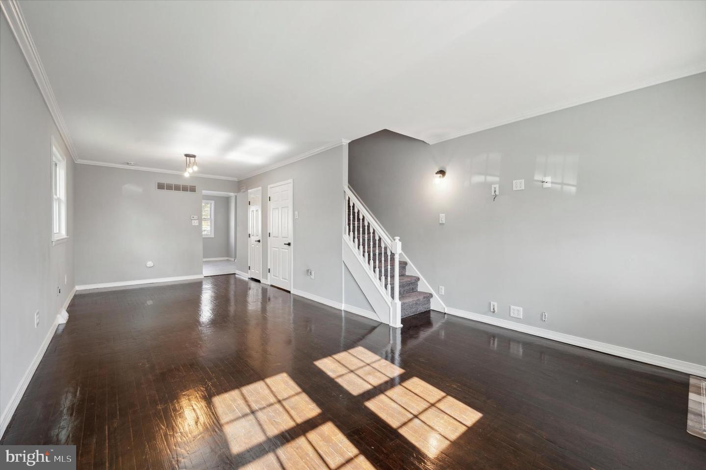 725 Mt Vernon Ave Property Photo 5