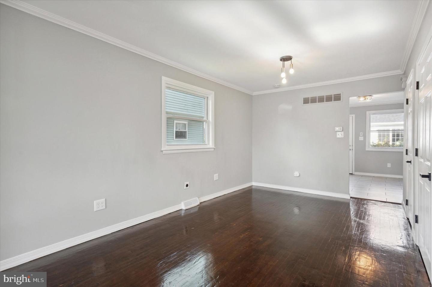725 Mt Vernon Ave Property Photo 6