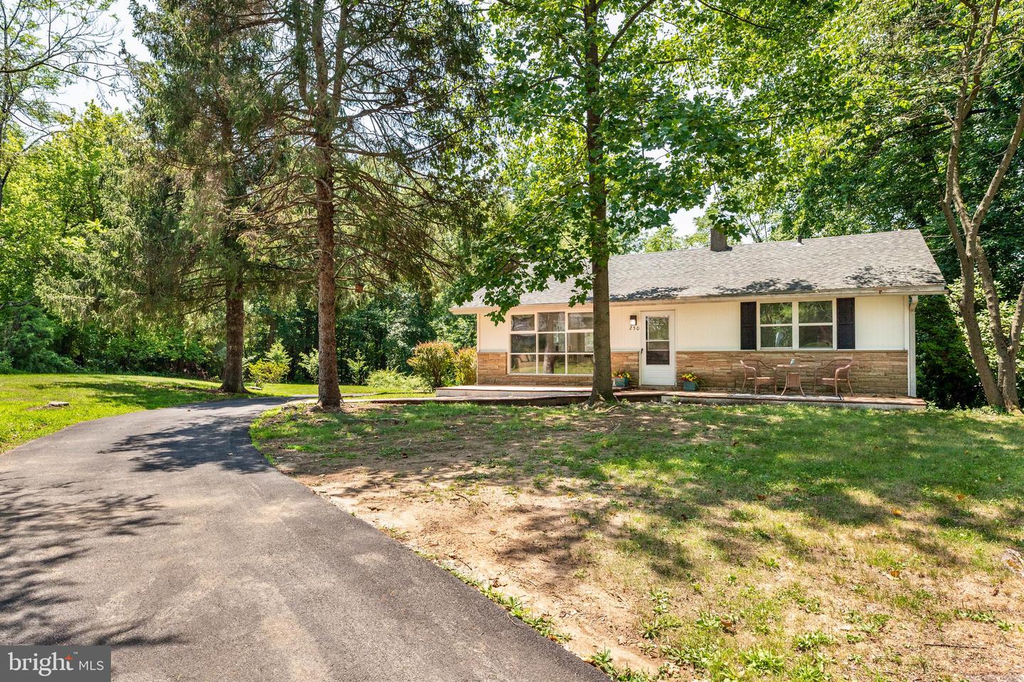 250 S Pennell Rd Property Photo 1