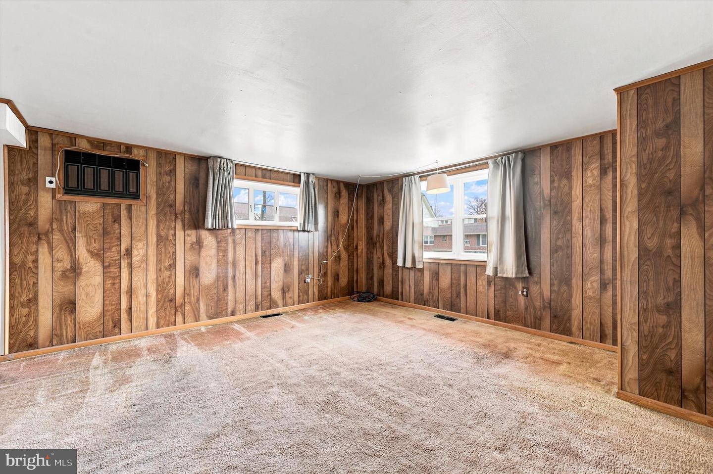 907 Hancock Street Property Photo 5