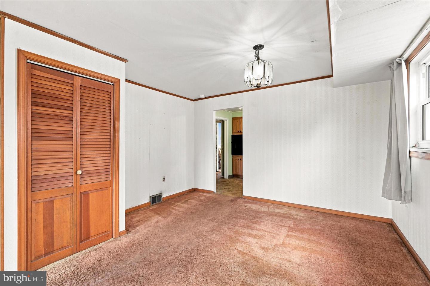 907 Hancock Street Property Photo 8