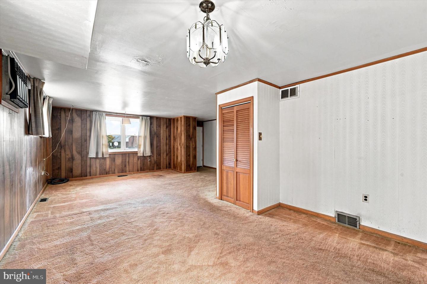 907 Hancock Street Property Photo 10