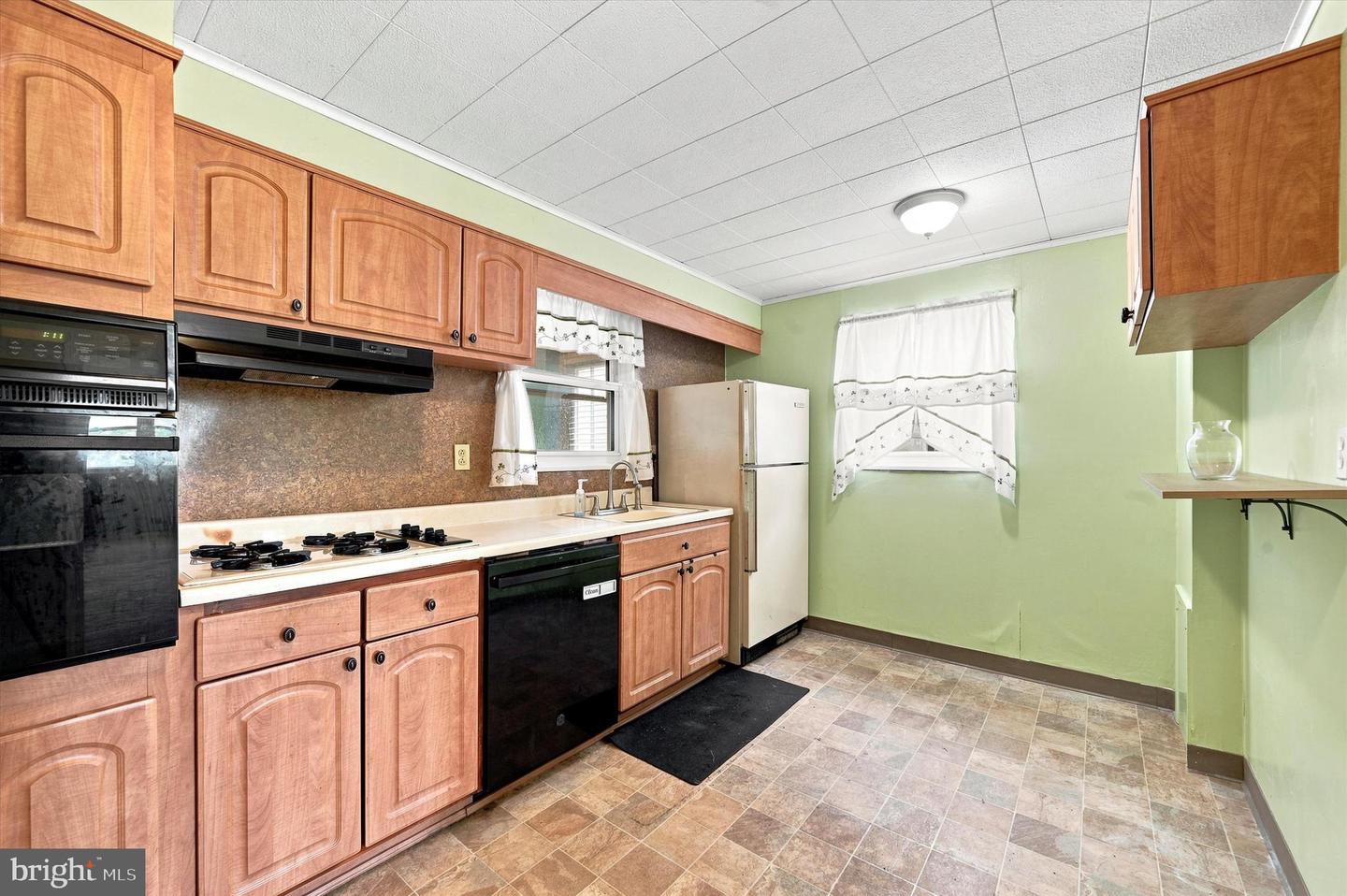 907 Hancock Street Property Photo 11