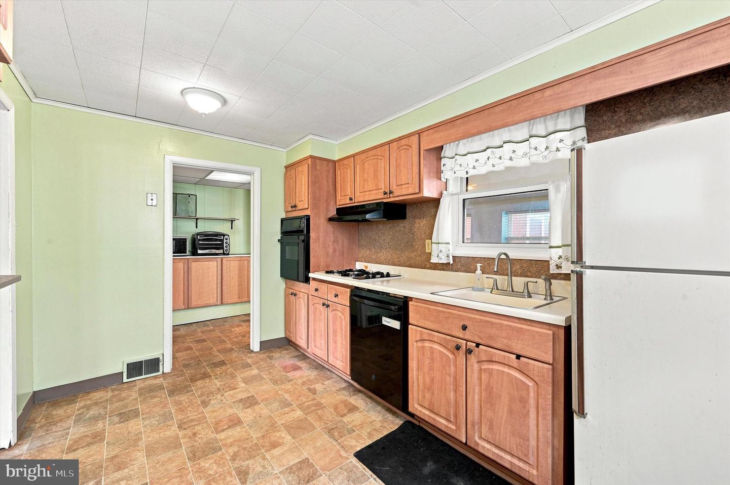 907 Hancock Street Property Photo 13