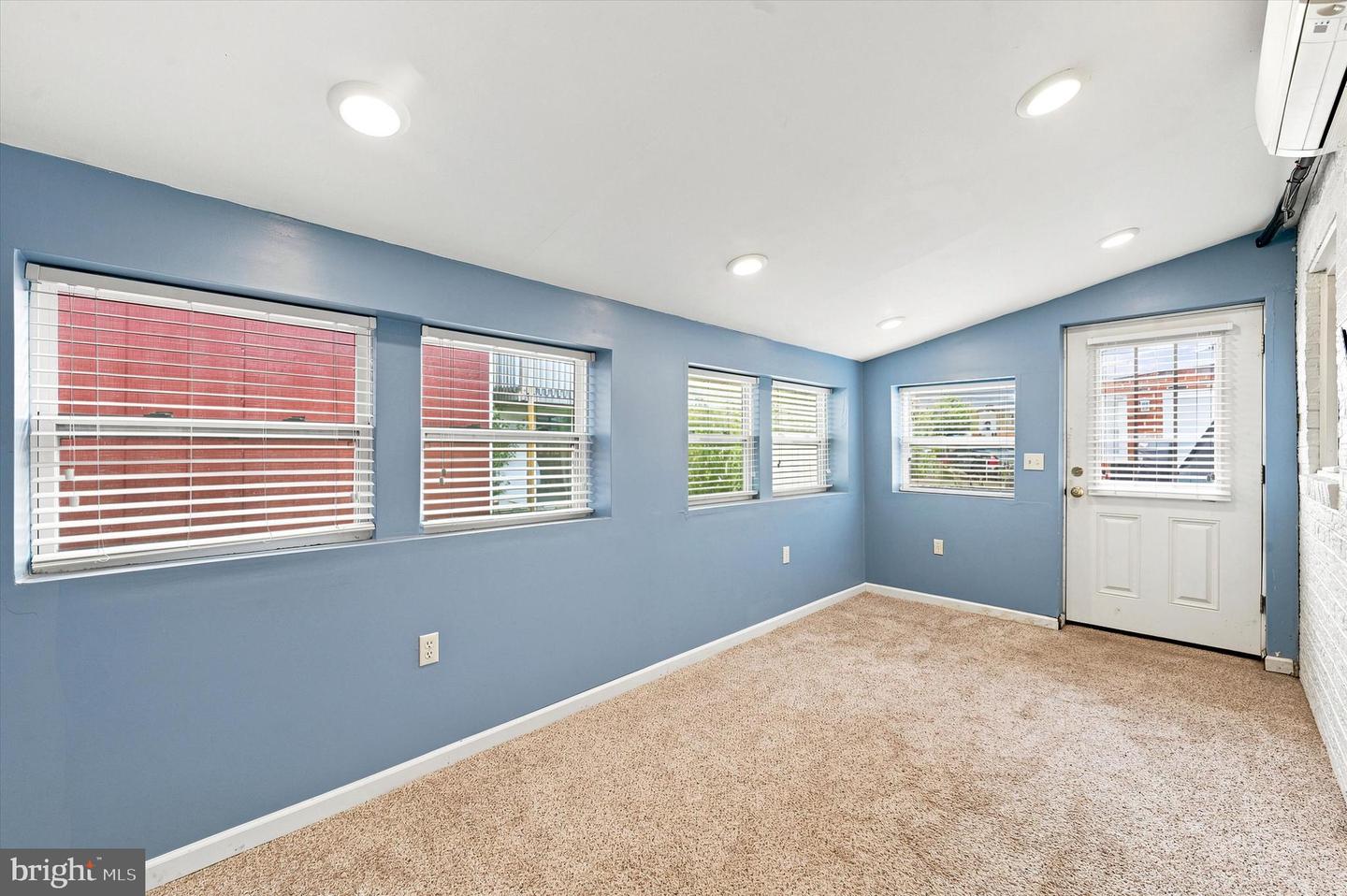 907 Hancock Street Property Photo 15