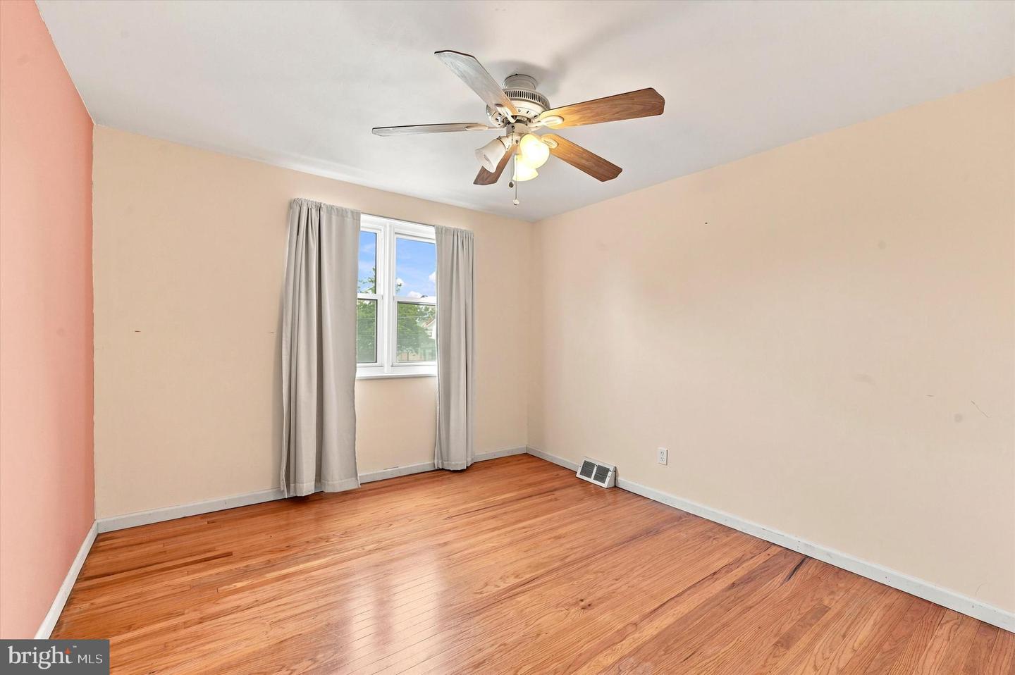 907 Hancock Street Property Photo 17