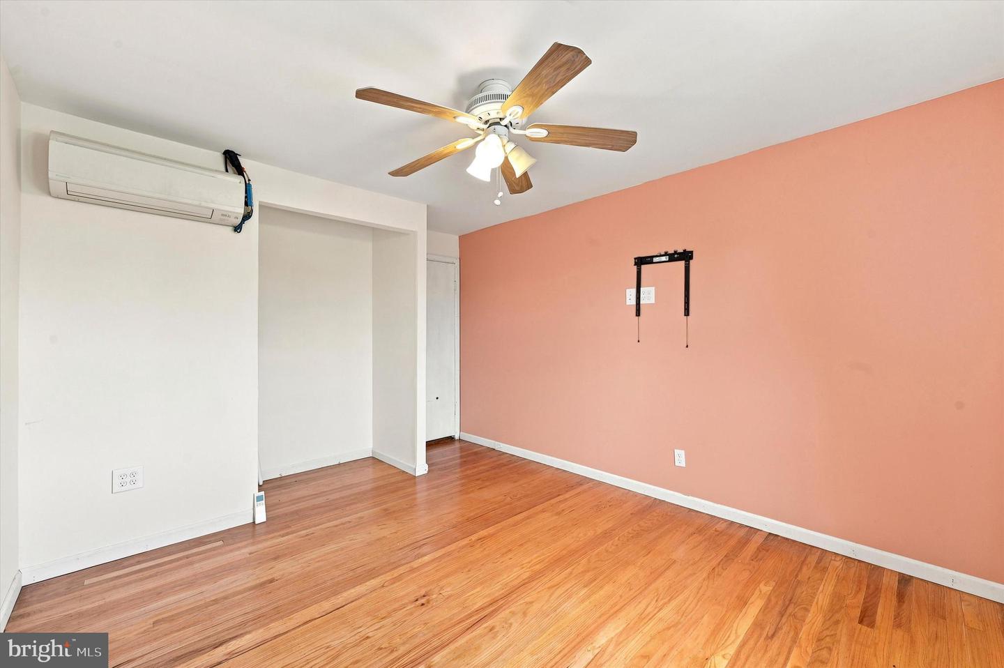 907 Hancock Street Property Photo 18