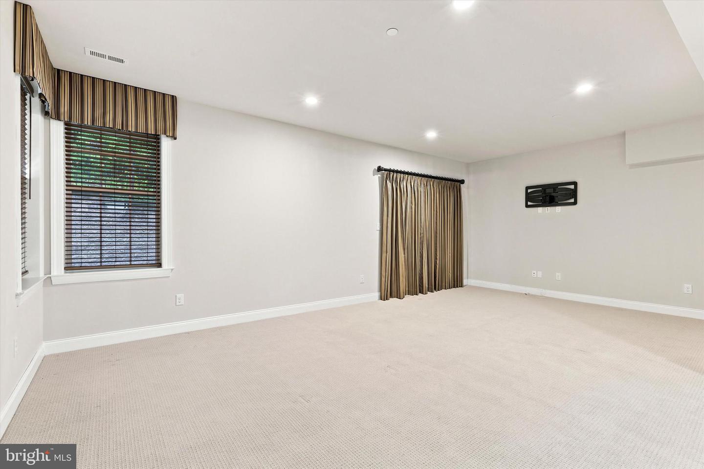 109 Eastwing Aly Property Photo 39