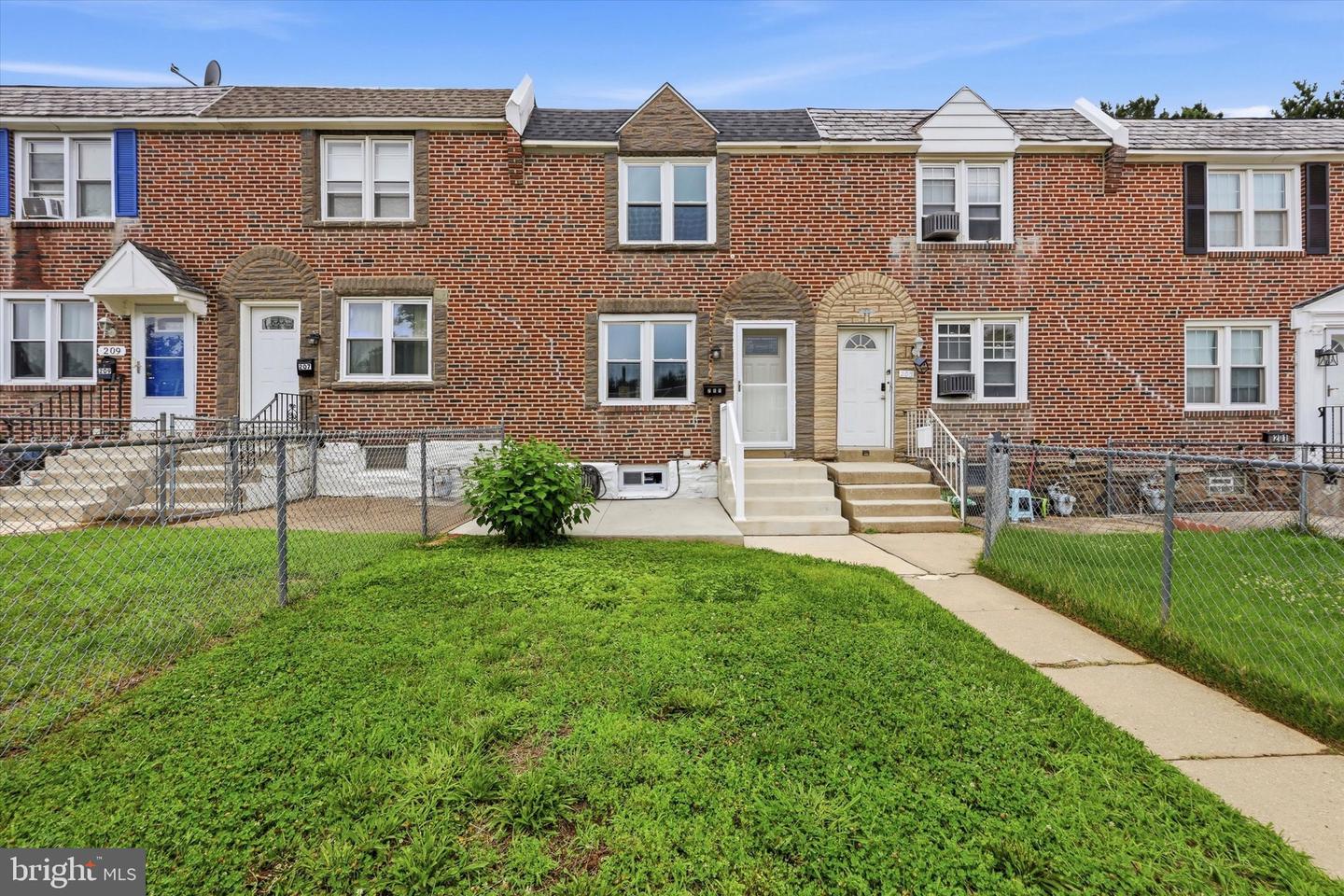 205 W Washington Ave Property Photo 1