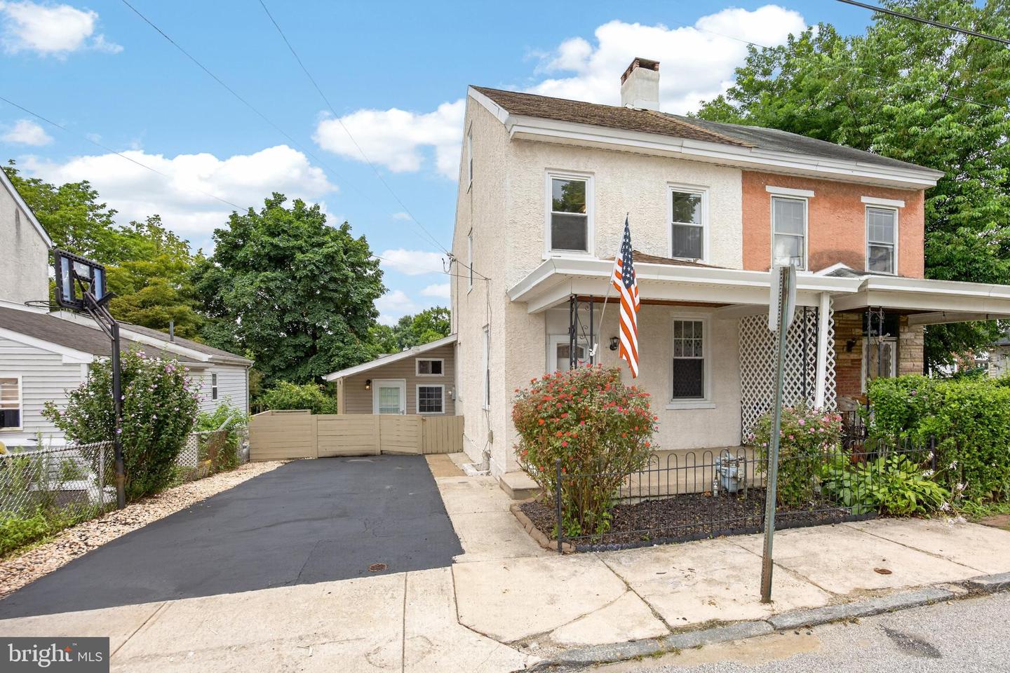 10 5th St Property Photo 1