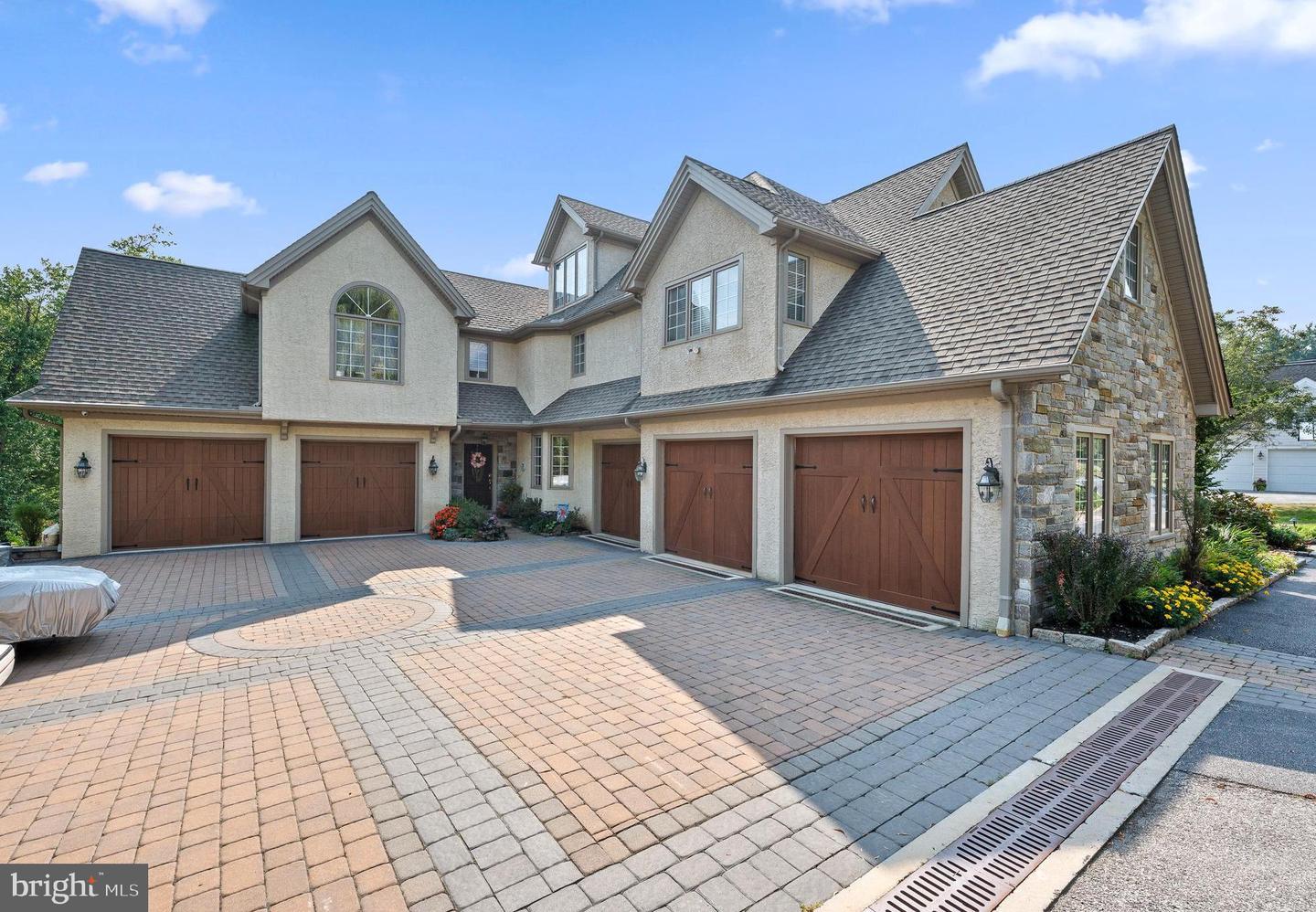 365 Arbor Cir Property Photo 2