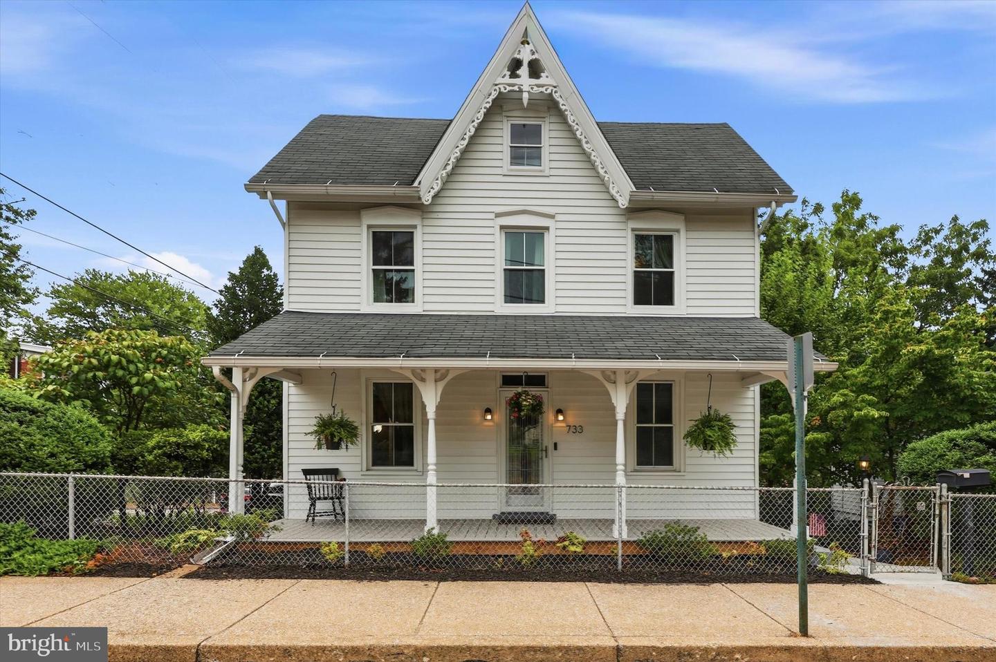 733 MAIN ST
