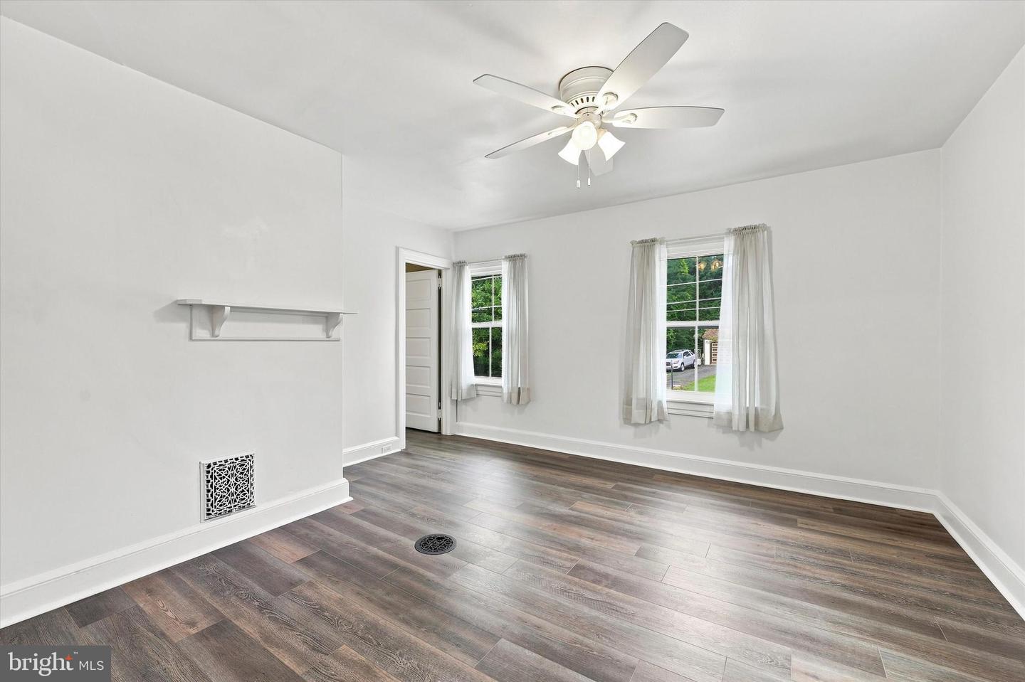 733 Main St Property Photo 18