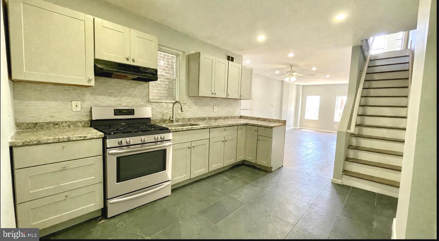 103 Thurlow St #306 Property Photo 4