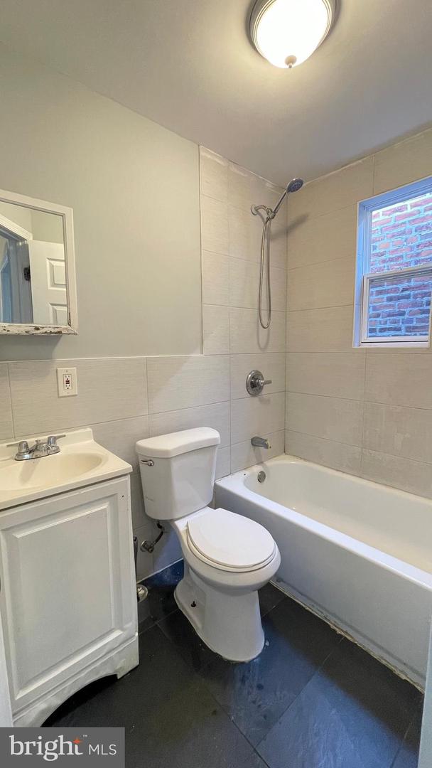 103 Thurlow St #306 Property Photo 15