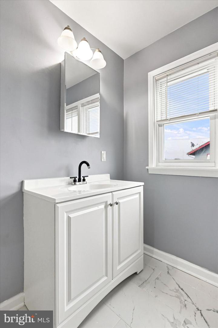216 Woodlawn Ave Property Photo 13