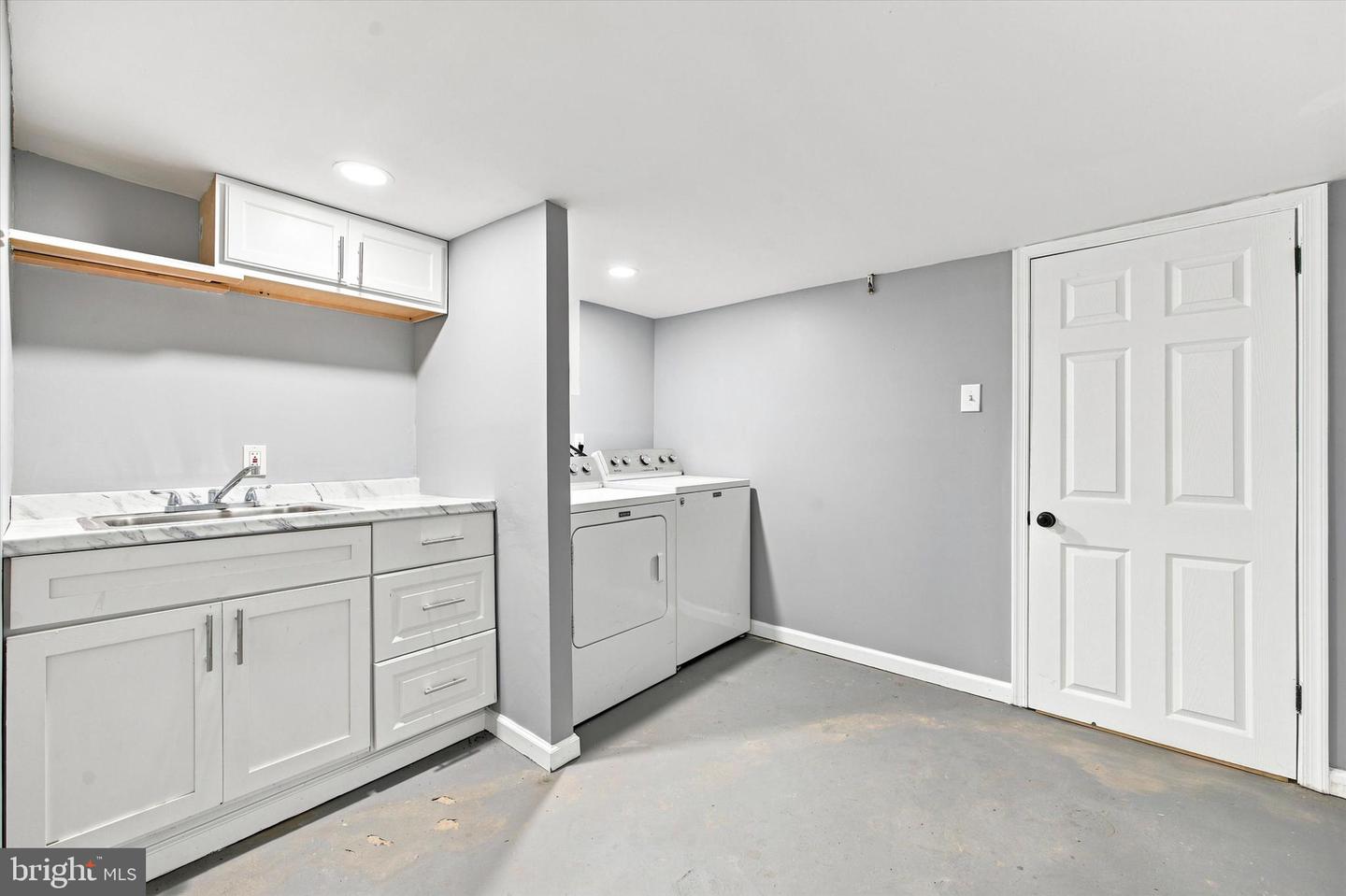 216 Woodlawn Ave Property Photo 22