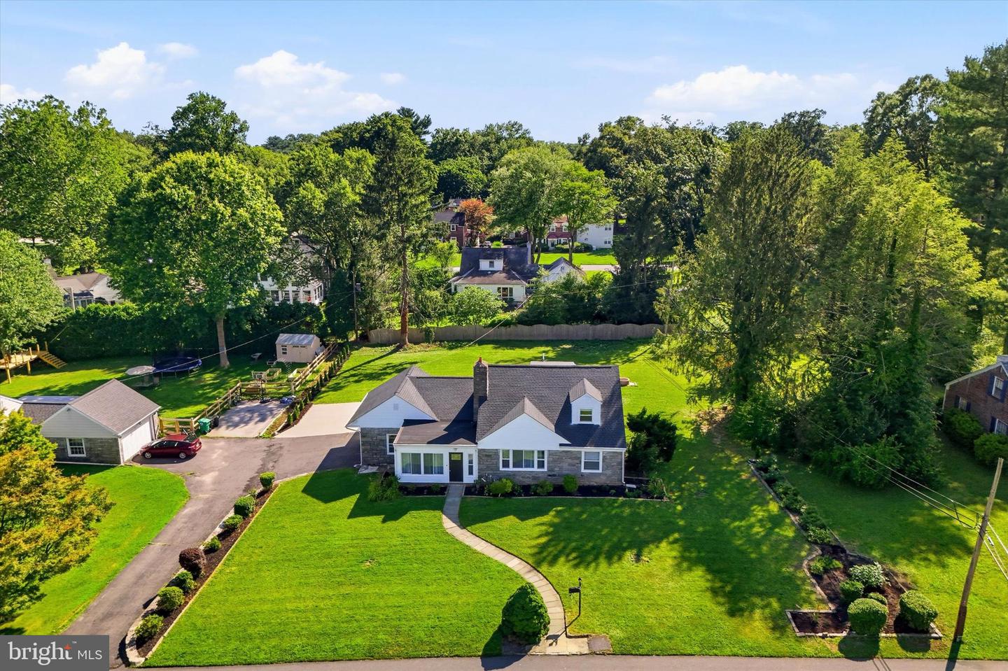 411 OSBORNE LN