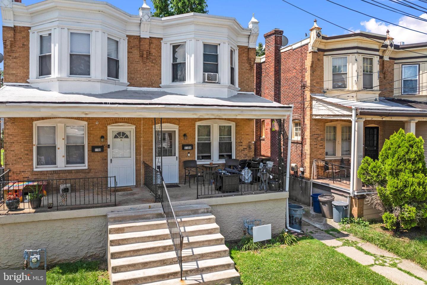 1106 LAWRENCE AVE Property Photo 1