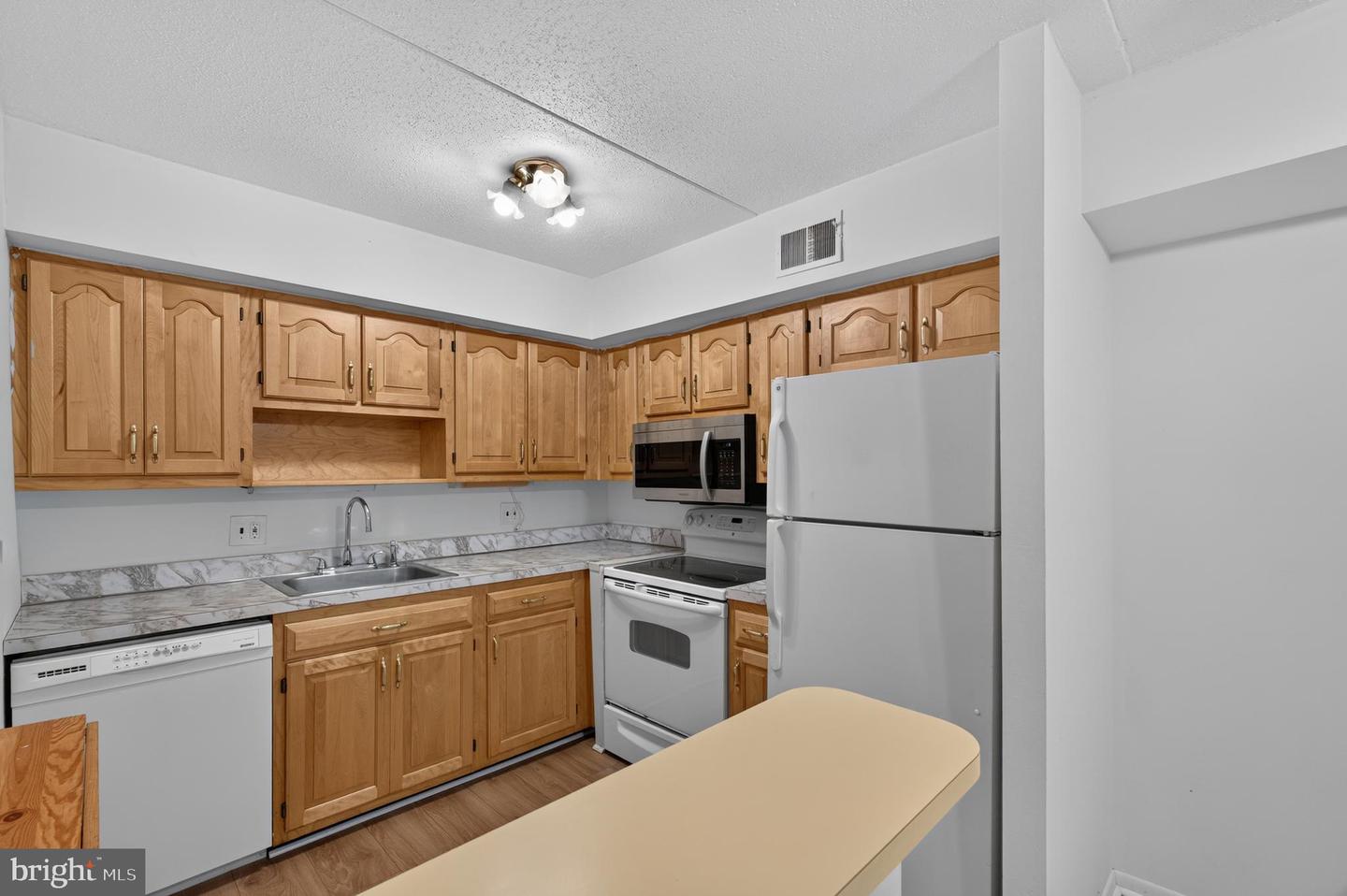 5200 Hilltop Dr #313 Property Photo 9