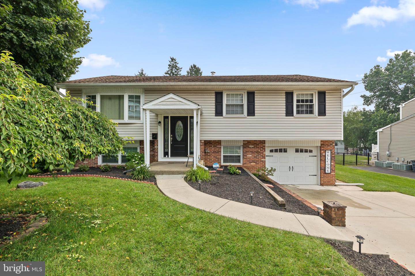2255 Hillside Ln Property Photo 1