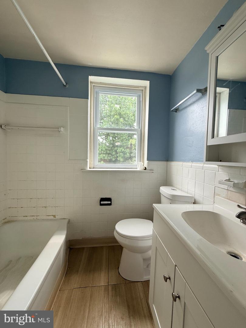 252 W 21st St Property Photo 10