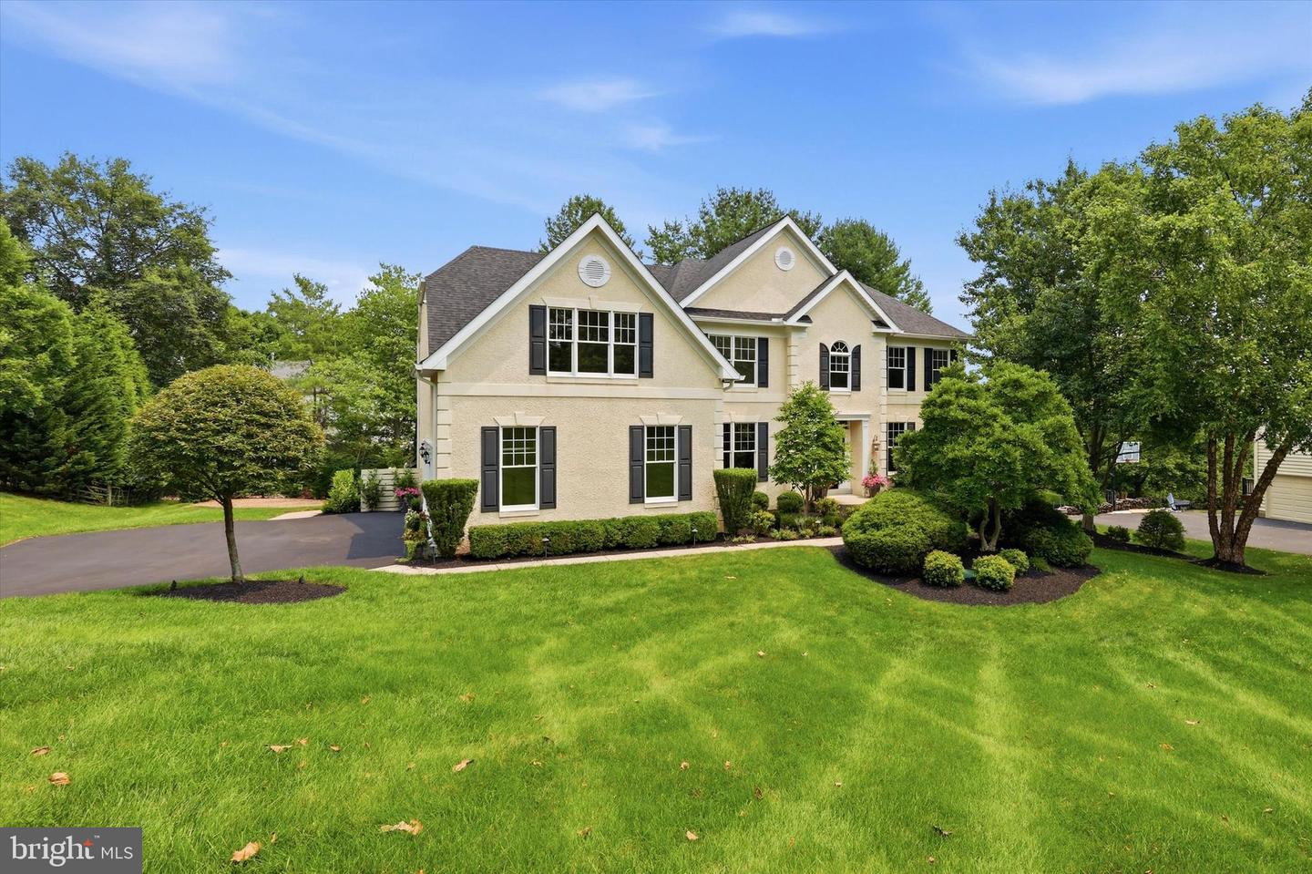 16 HEATHER WAY