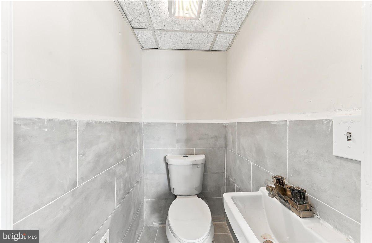 2103 Chichester Ave Property Photo 11