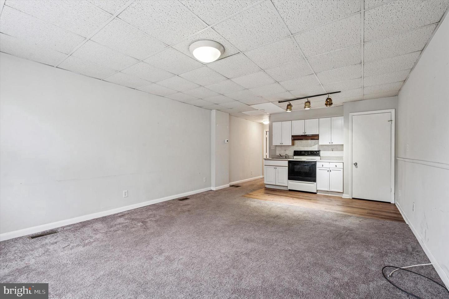 271 N WYCOMBE AVE #1 Property Photo 1