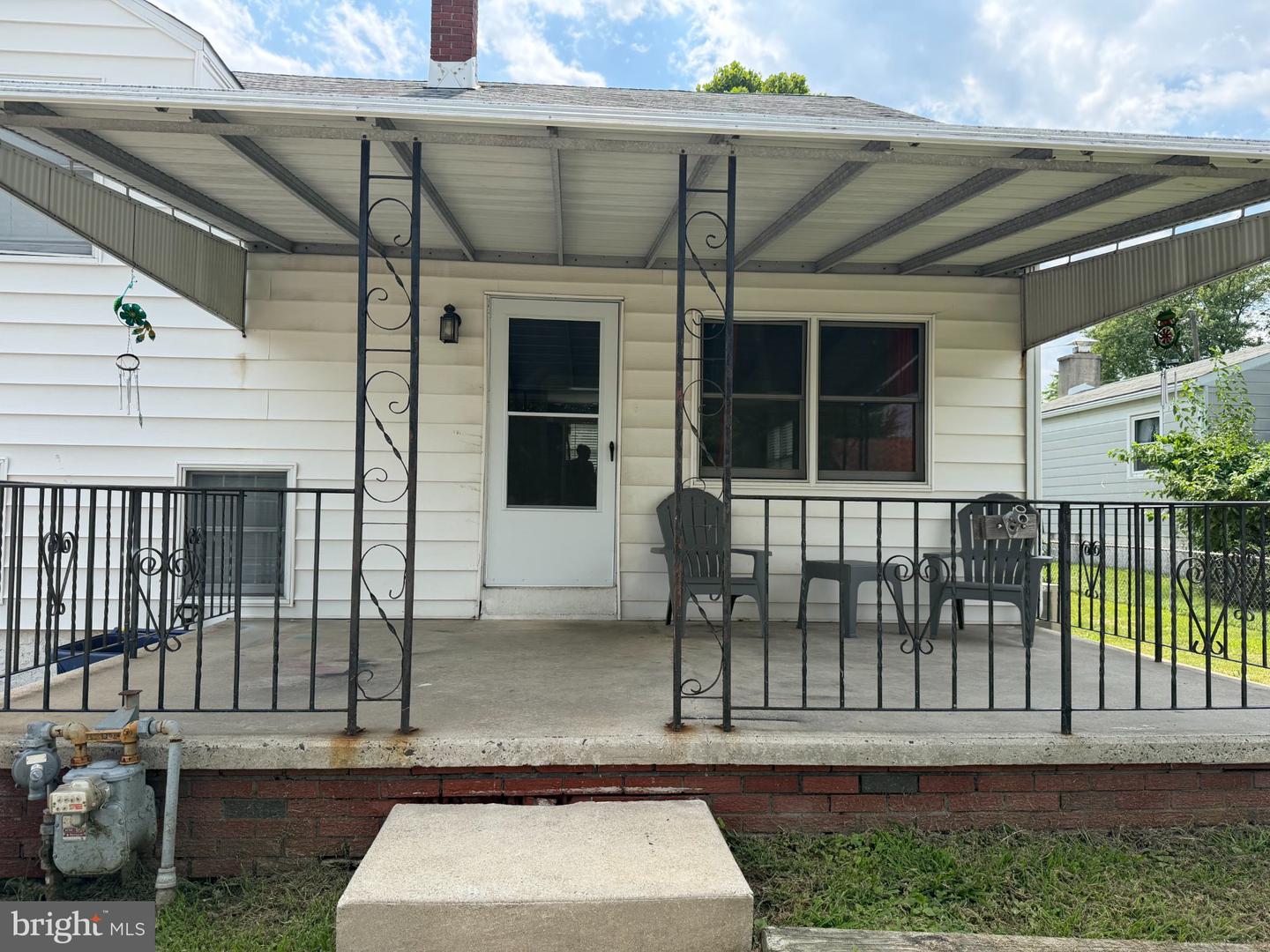 1344 Forrest St Property Photo 2