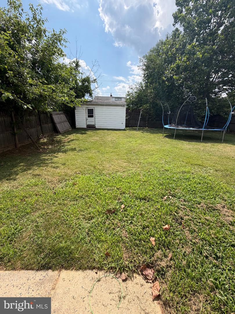 1344 Forrest St Property Photo 3