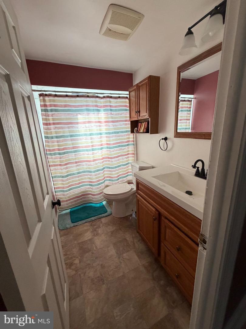1344 Forrest St Property Photo 7