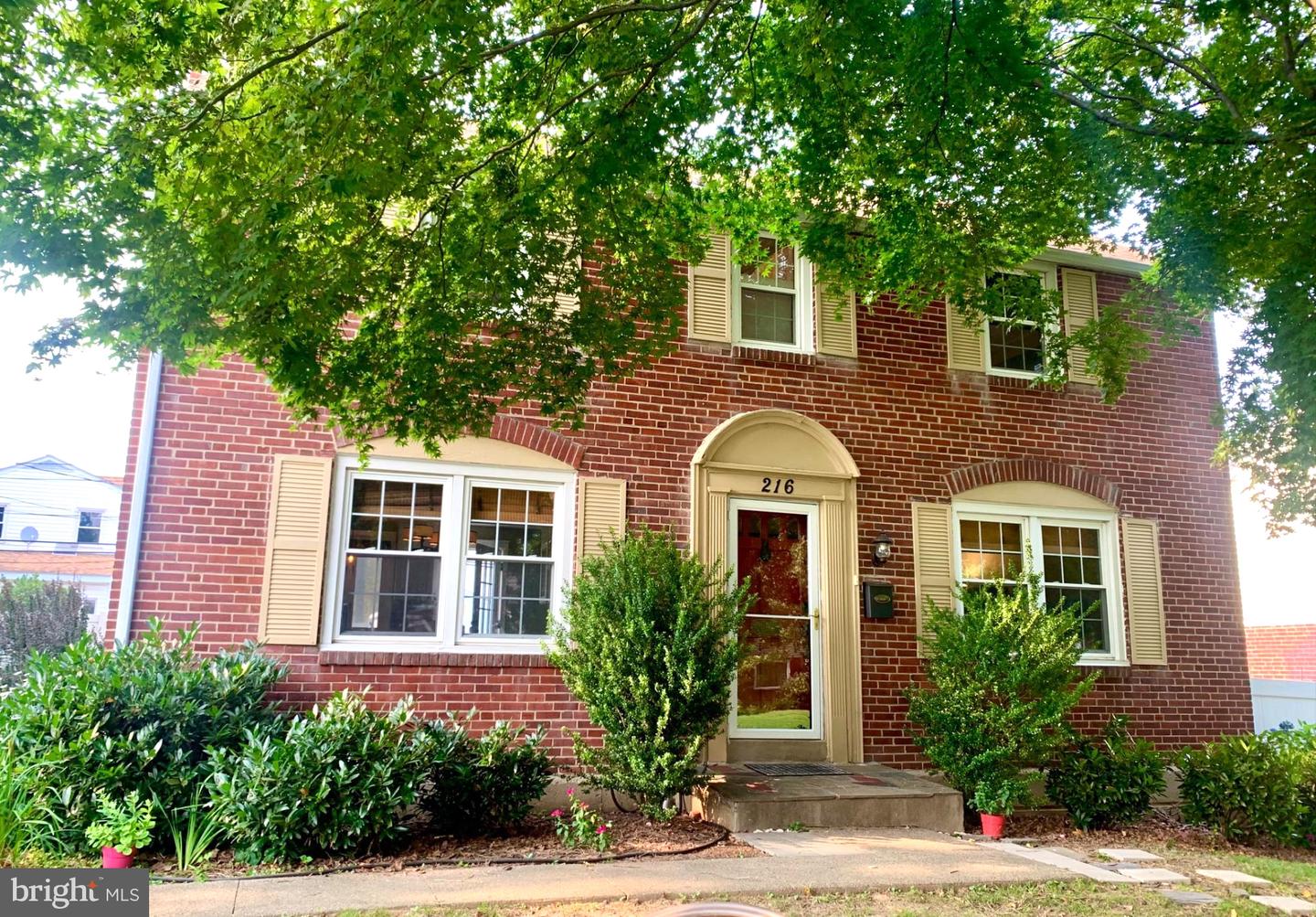 216 Wickford Rd Property Photo 1