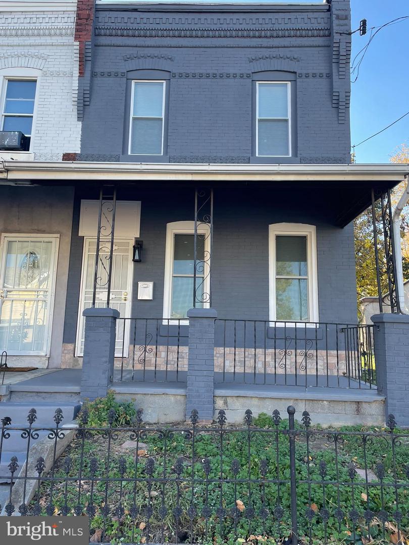 346 Parker St Property Photo 1