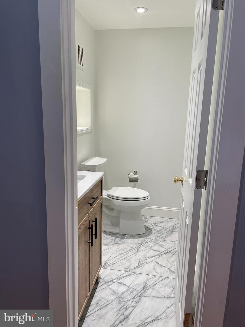 346 Parker St Property Photo 8