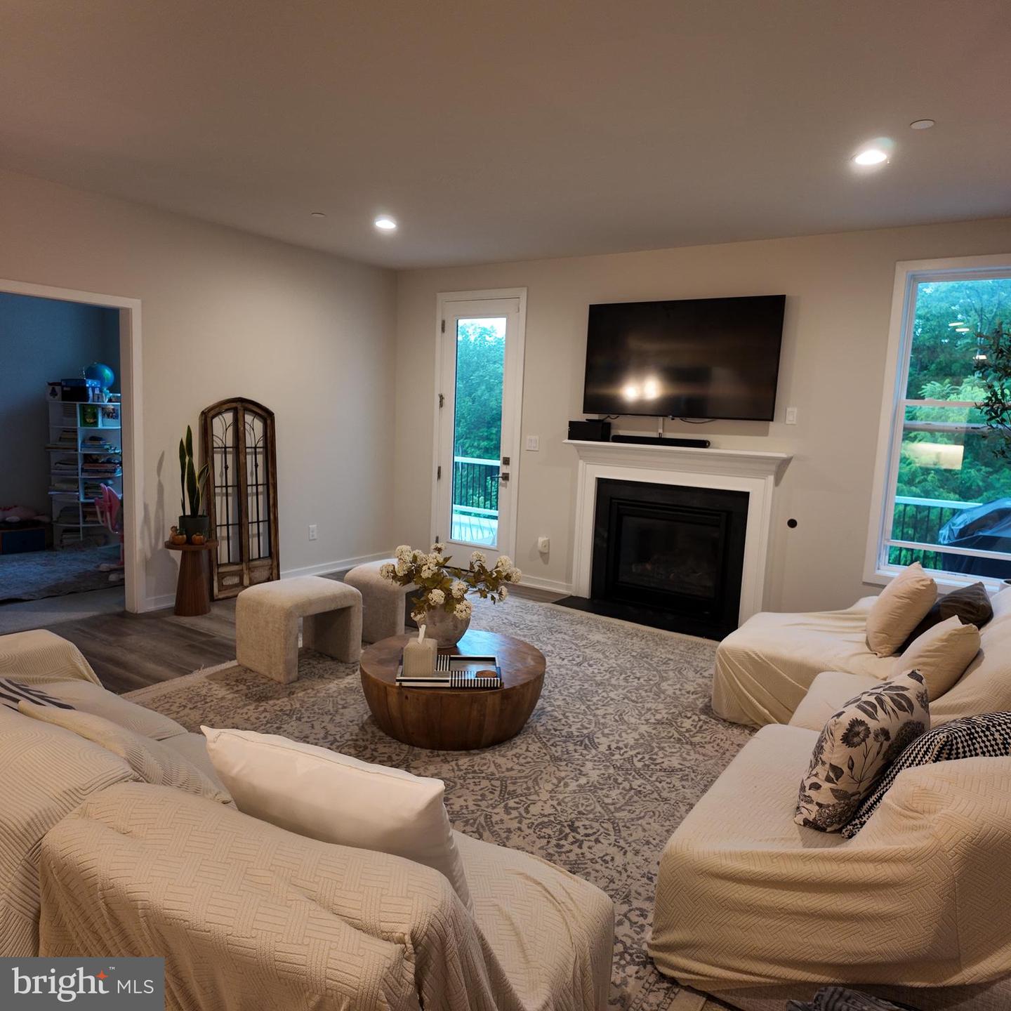 148 Kennedy Dr Property Photo 4