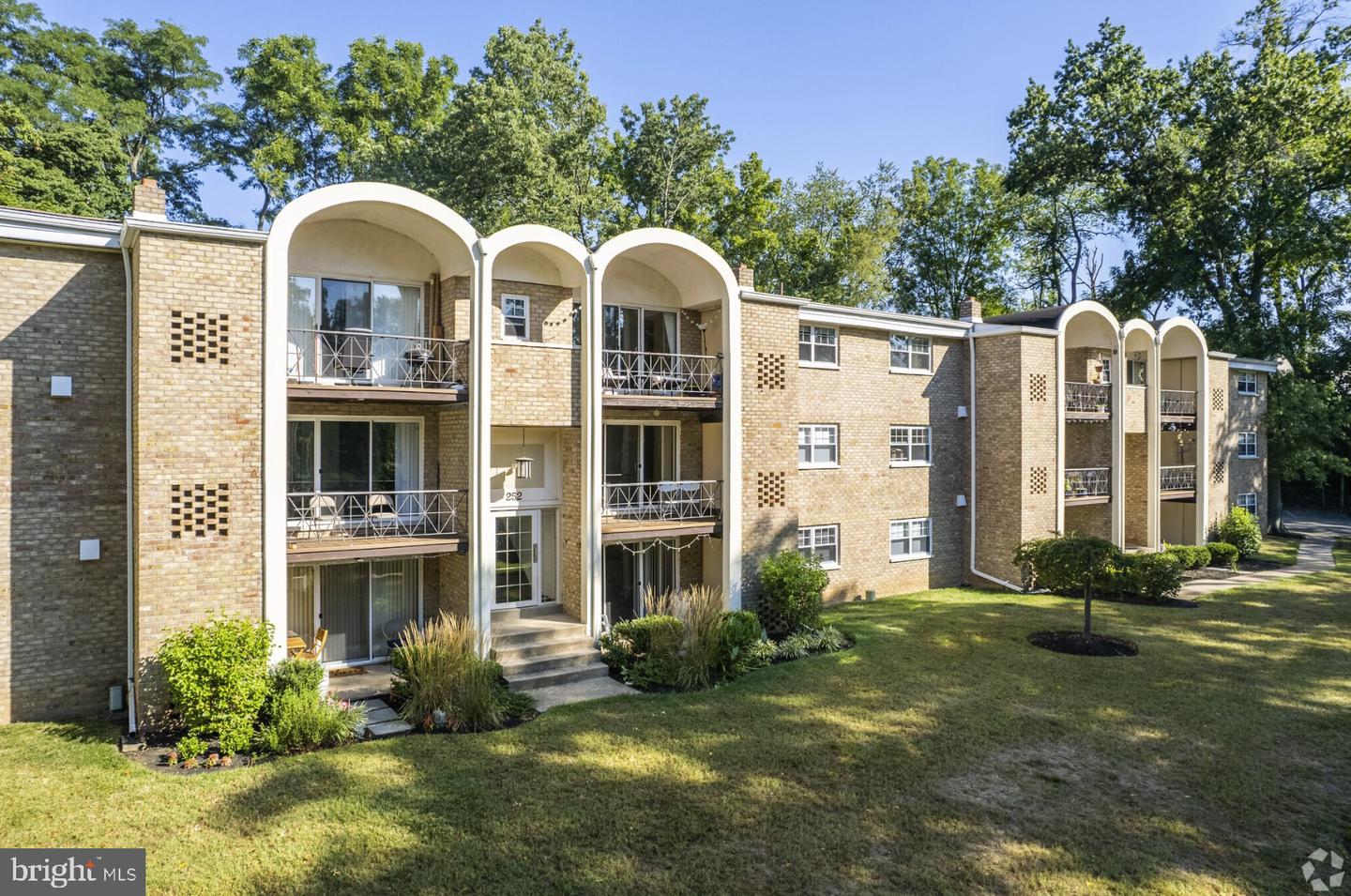 284 Iven Ave #276-2b Property Photo 5