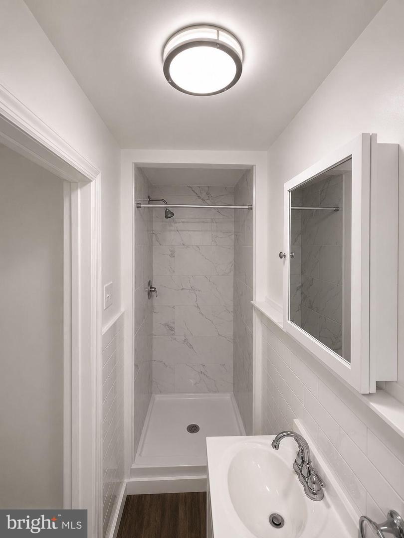 2 W 2nd St #3 Property Photo 11