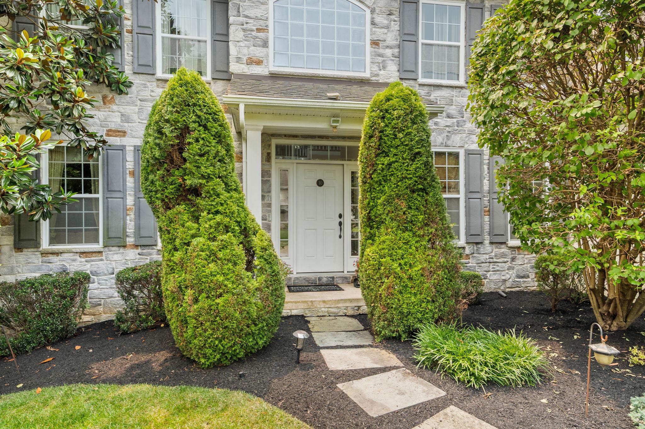 10 Springhouse Ln Property Photo 5