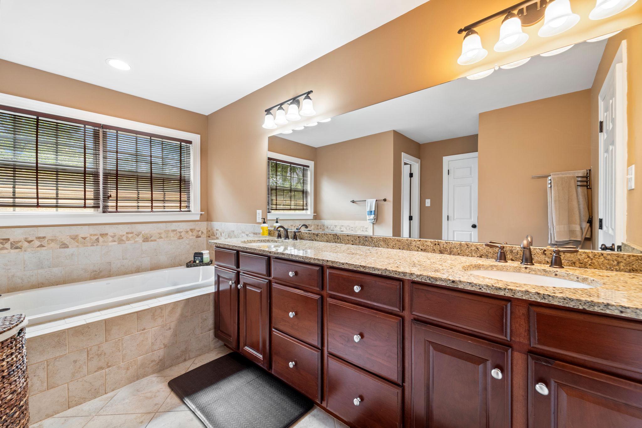 10 Springhouse Ln Property Photo 32